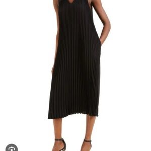 Elegant Alfani Black Pleated Shift Dress with pockets
